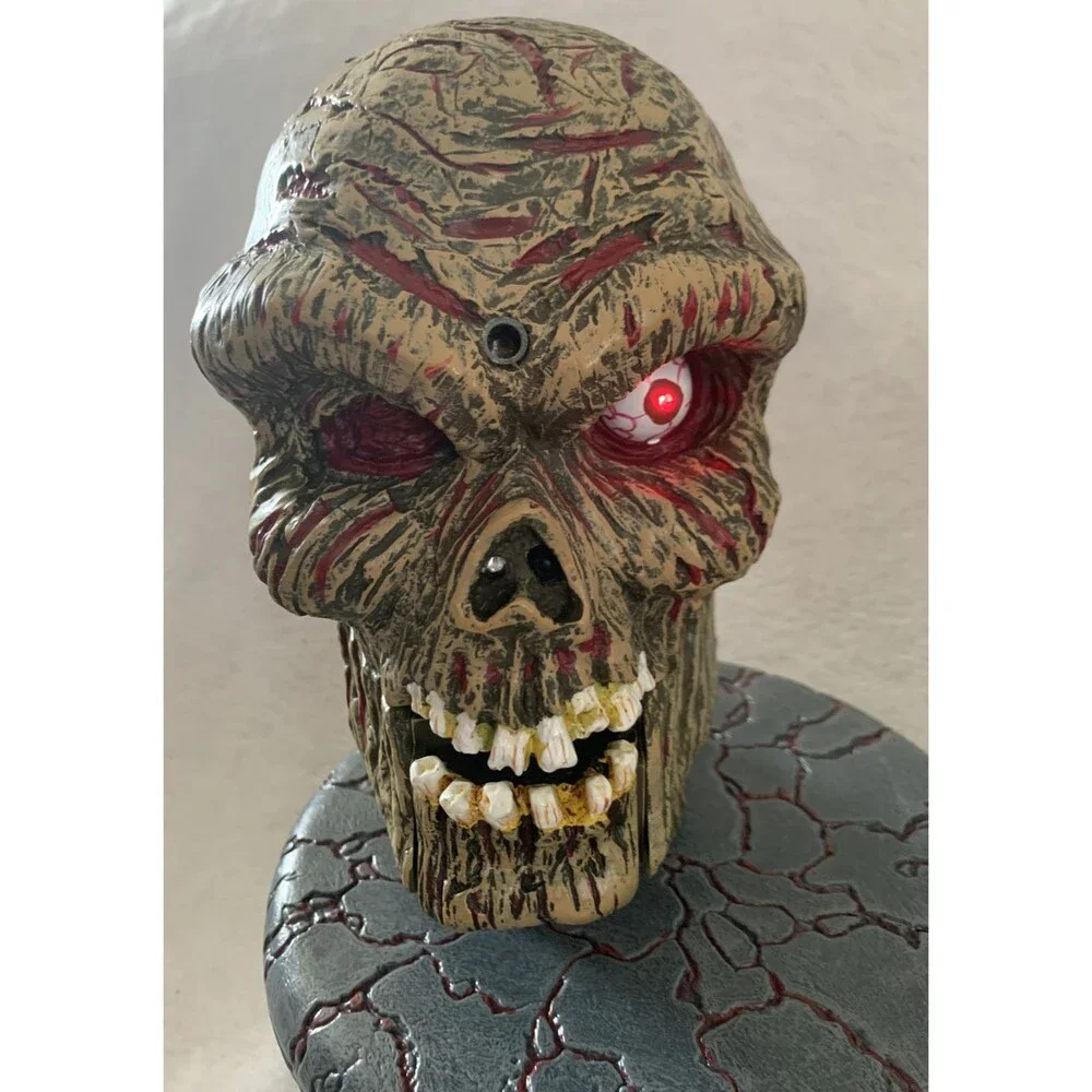 THE ROTTEN HEADS 2 MOTION ACTIVATED ROTTEN HEADS ZOMBIE HALLOWEEN‎ Read
